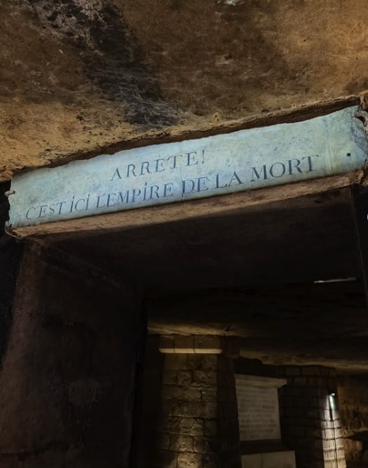 The inscribed doorway into the
Paris Catacombs ossuary